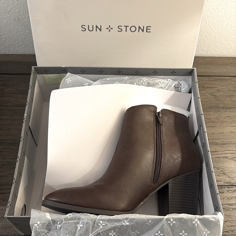 NIB [Sun + Stone] Graceyy Dark Brown Smooth Faux Leather Block Heel Booties - Picture 13 of 16